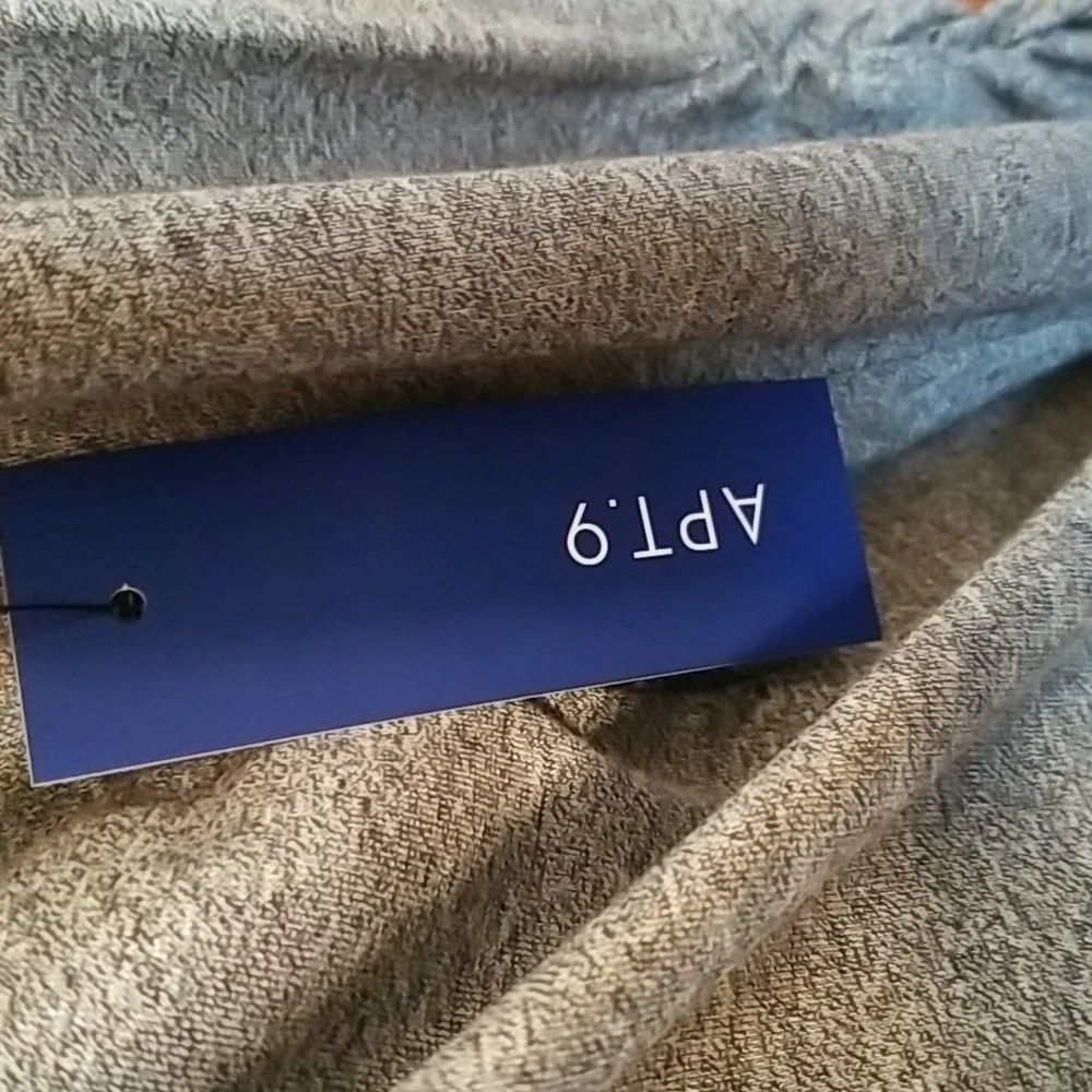 Top - Picture 2 of 5